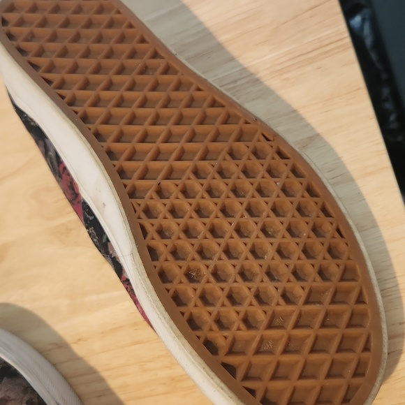 Vans - Picture 2 of 5